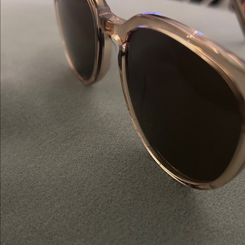 Warby Parker Rose Gold Sunglasses Comps$95(glasses)
includes Warby Parker case - Picture 7 of 10